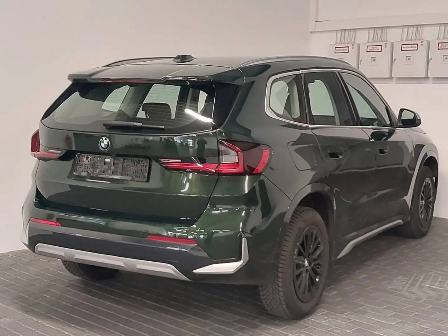 BMW X1 20d xDrive xLine AHK/ADAPTLED/ACC/CARPLAY/RFK Grün - 2