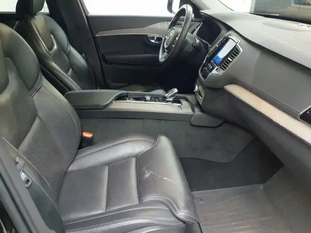 Volvo XC90 view 8