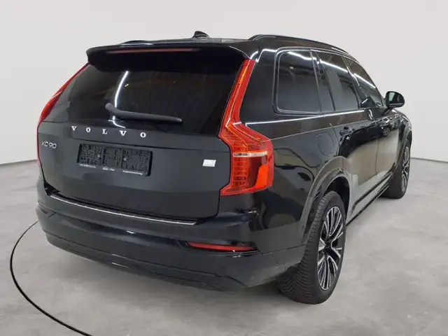 Volvo XC90 view 4