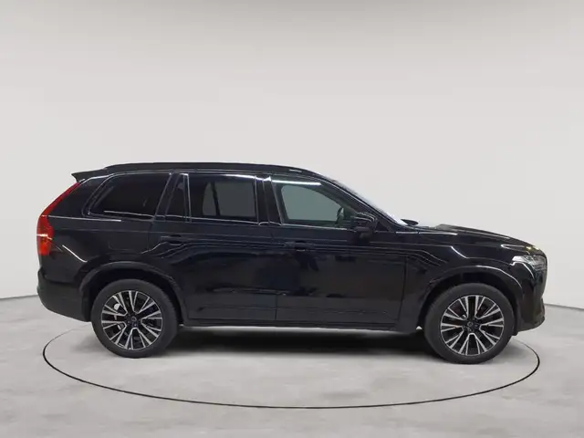 Volvo XC90 view 3