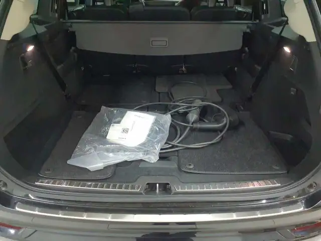 Volvo XC90 view 15