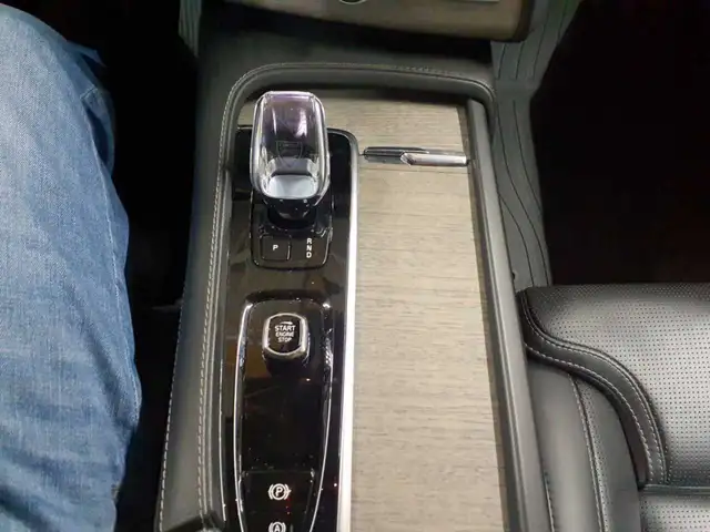 Volvo XC90 view 10