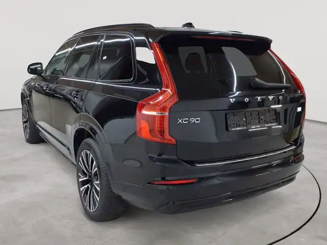 Volvo XC90 view 5