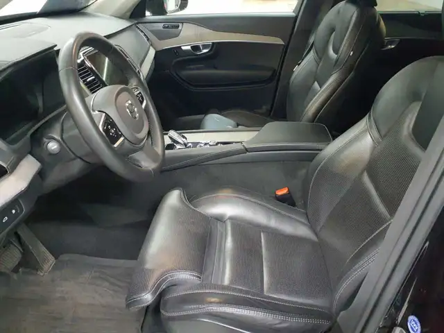 Volvo XC90 view 7