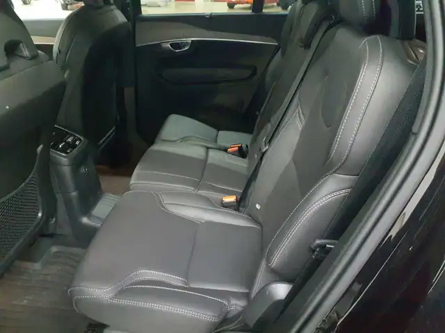 Volvo XC90 view 13