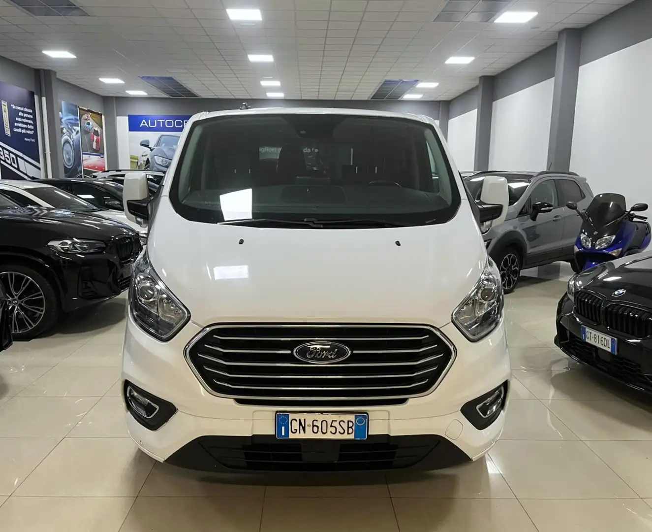 Ford Tourneo Custom 320 2.0 tdci 150cv TITANIUM L1H1 9 POSTI Blanc - 2