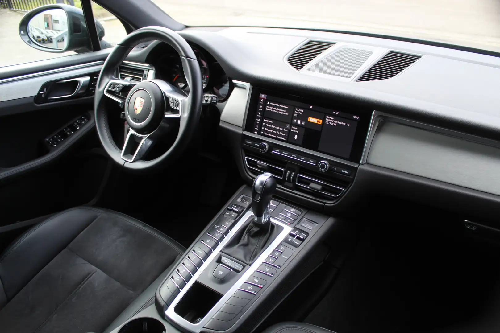 Porsche Macan 2.0 Facelift|Luchtvering|Navigatie|Achteruitrijcam Grijs - 2