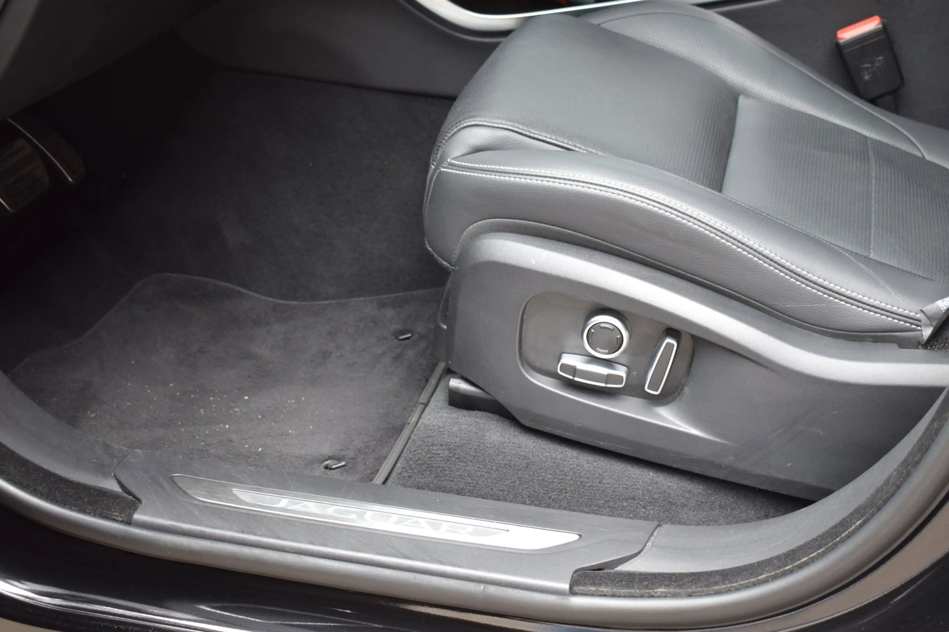 Jaguar F-Pace 2.0 P400e PHEV Limited Edition R-Dynamic ORG.NED / — photo 22