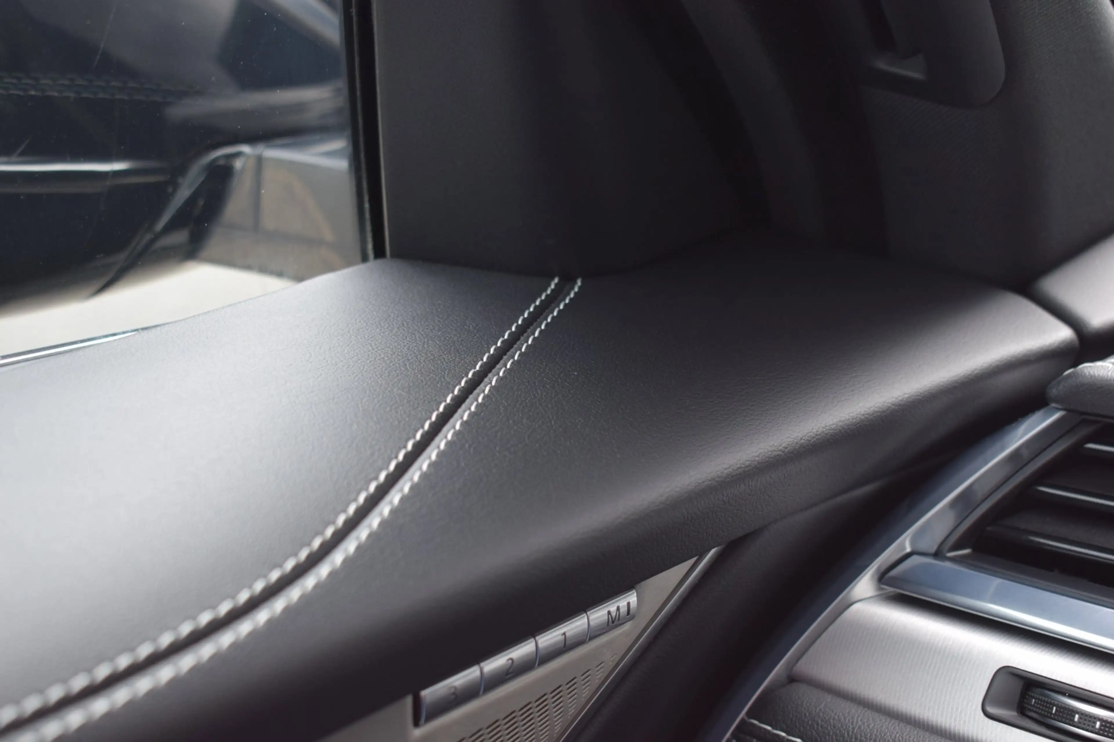 Jaguar F-Pace 2.0 P400e PHEV Limited Edition R-Dynamic ORG.NED / — photo 35