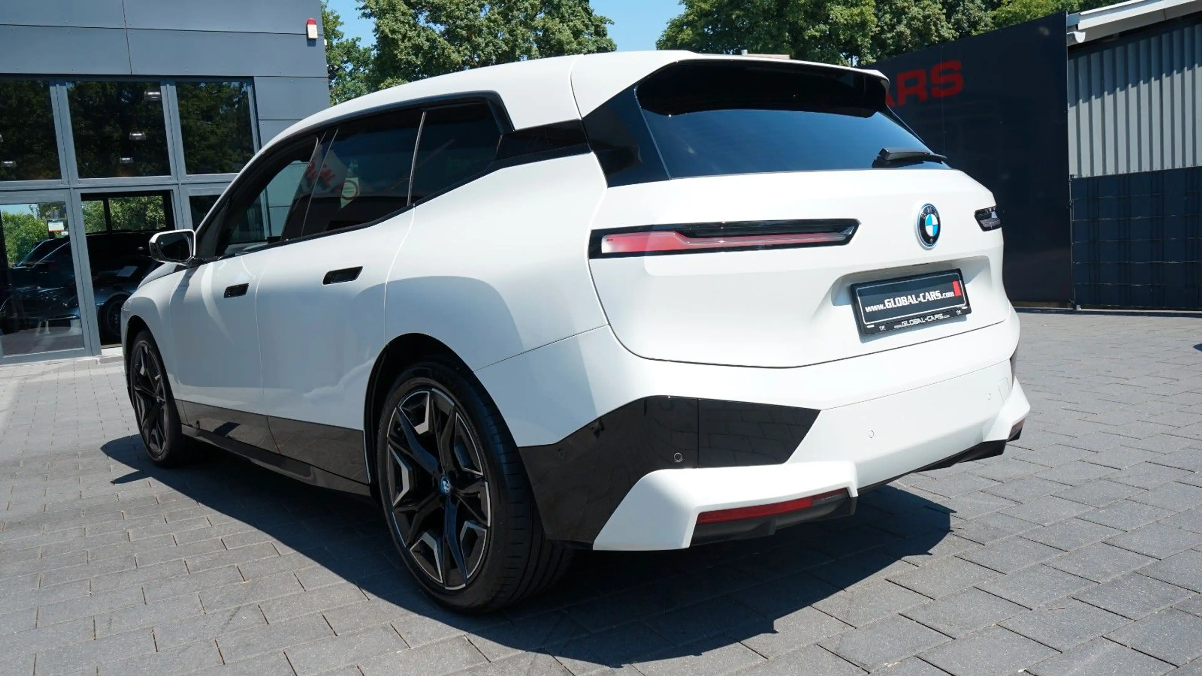 BMW iX xDRIVE 40 SPORTPAKET*SKYLOUNGE*LASER*AHK*98% — photo 13