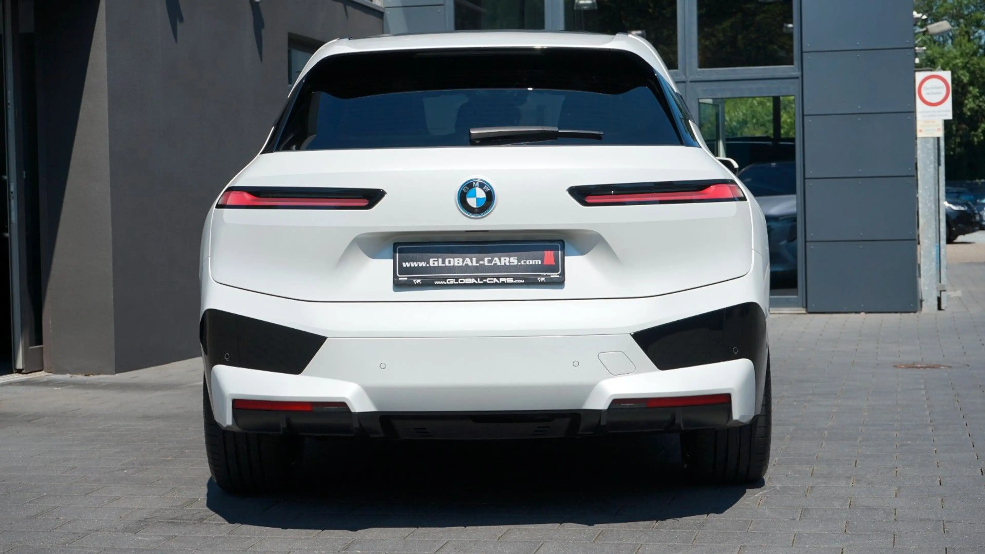 BMW iX xDRIVE 40 SPORTPAKET*SKYLOUNGE*LASER*AHK*98% — photo 15