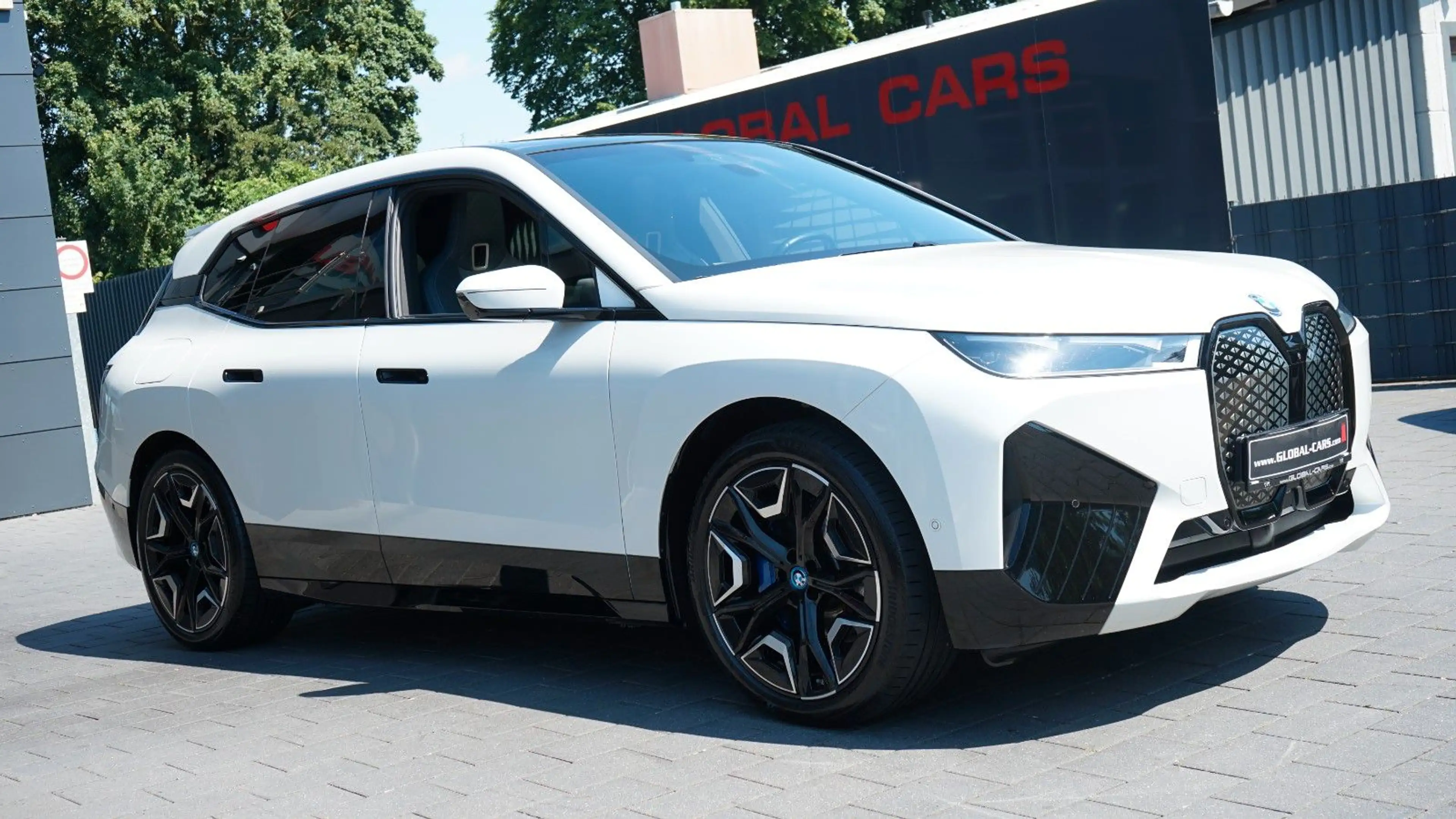 BMW iX xDRIVE 40 SPORTPAKET*SKYLOUNGE*LASER*AHK*98% — photo 10