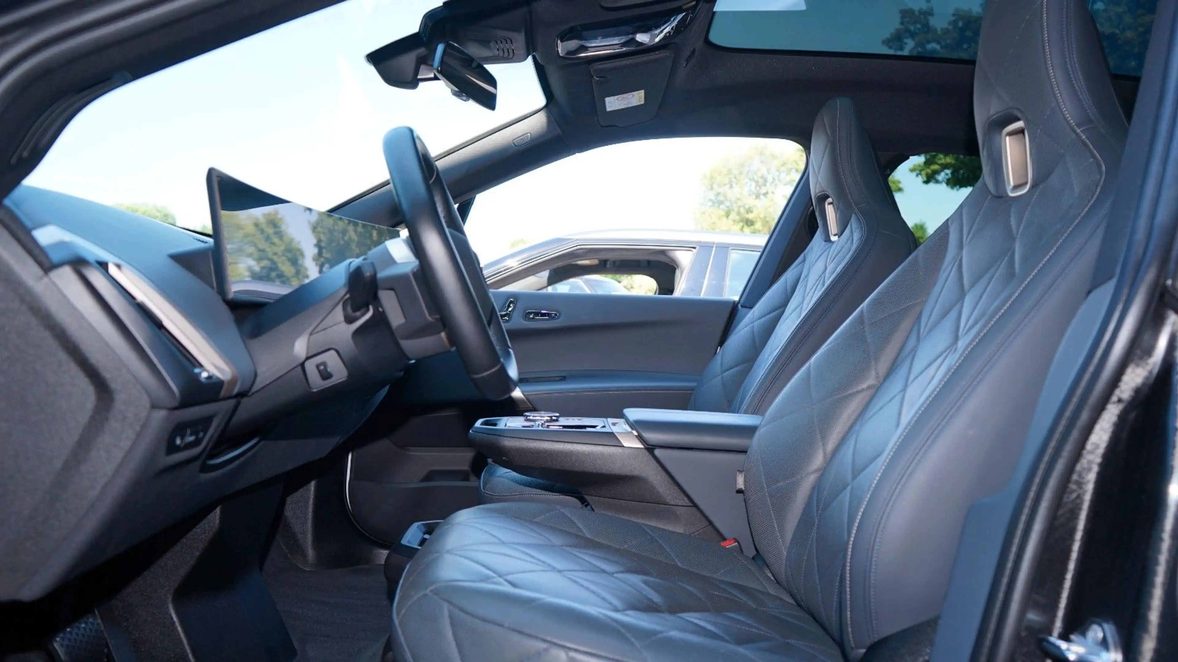 BMW iX xDRIVE 40 SPORTPAKET*SKYLOUNGE*LASER*AHK*98% — photo 6