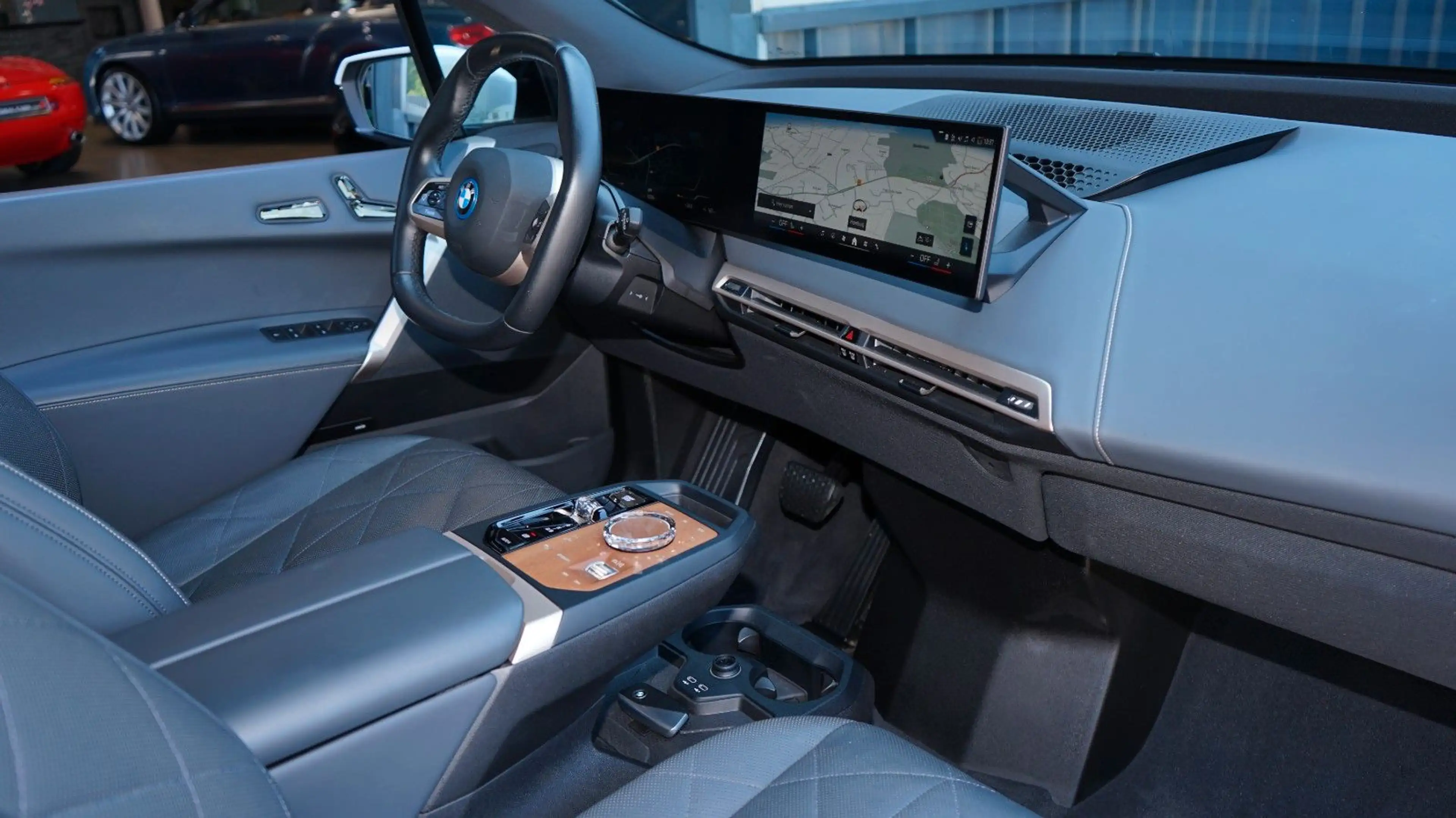 BMW iX xDRIVE 40 SPORTPAKET*SKYLOUNGE*LASER*AHK*98% — photo 5
