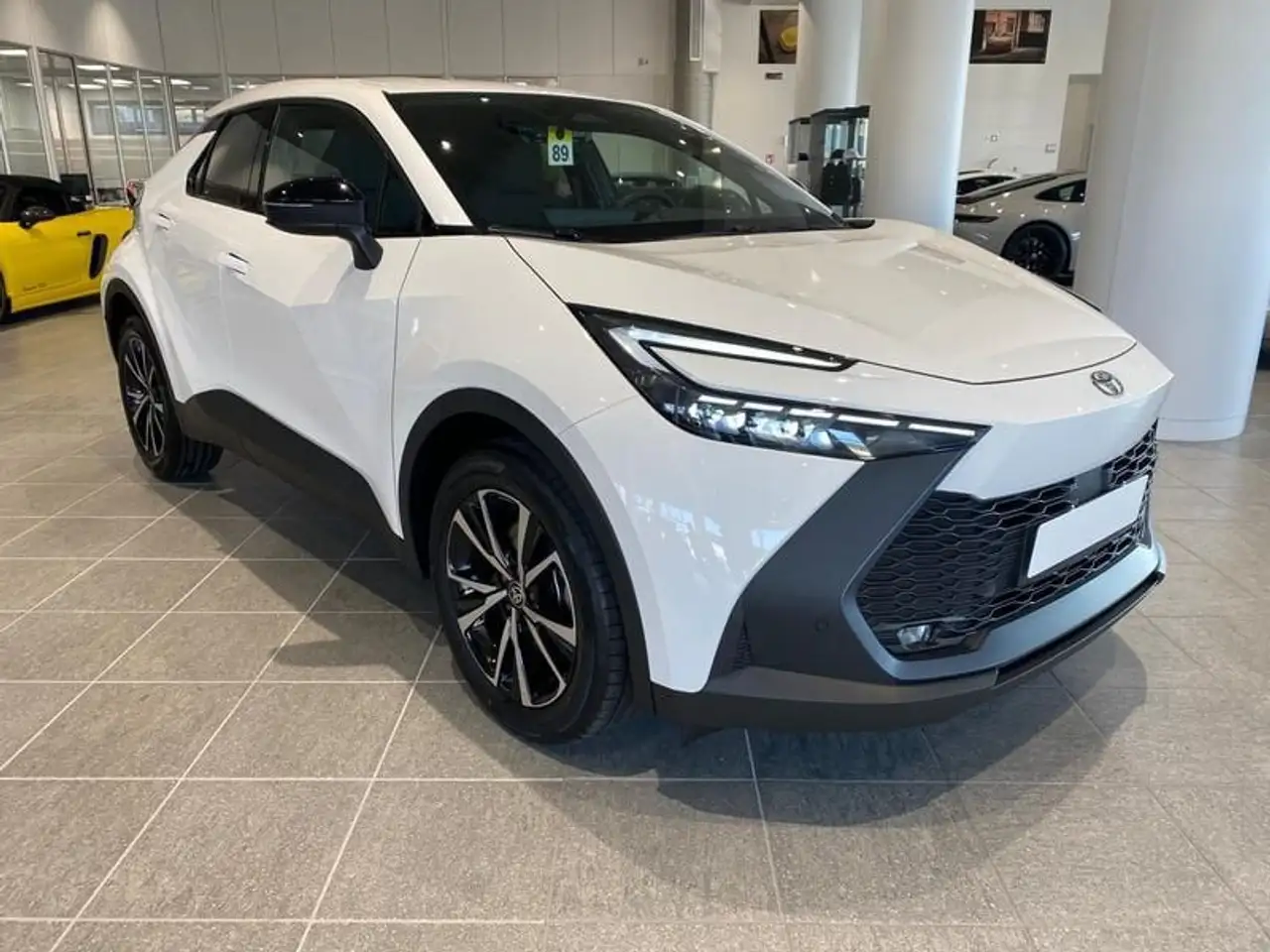 Toyota C-HR PHEV, миниатюра 4