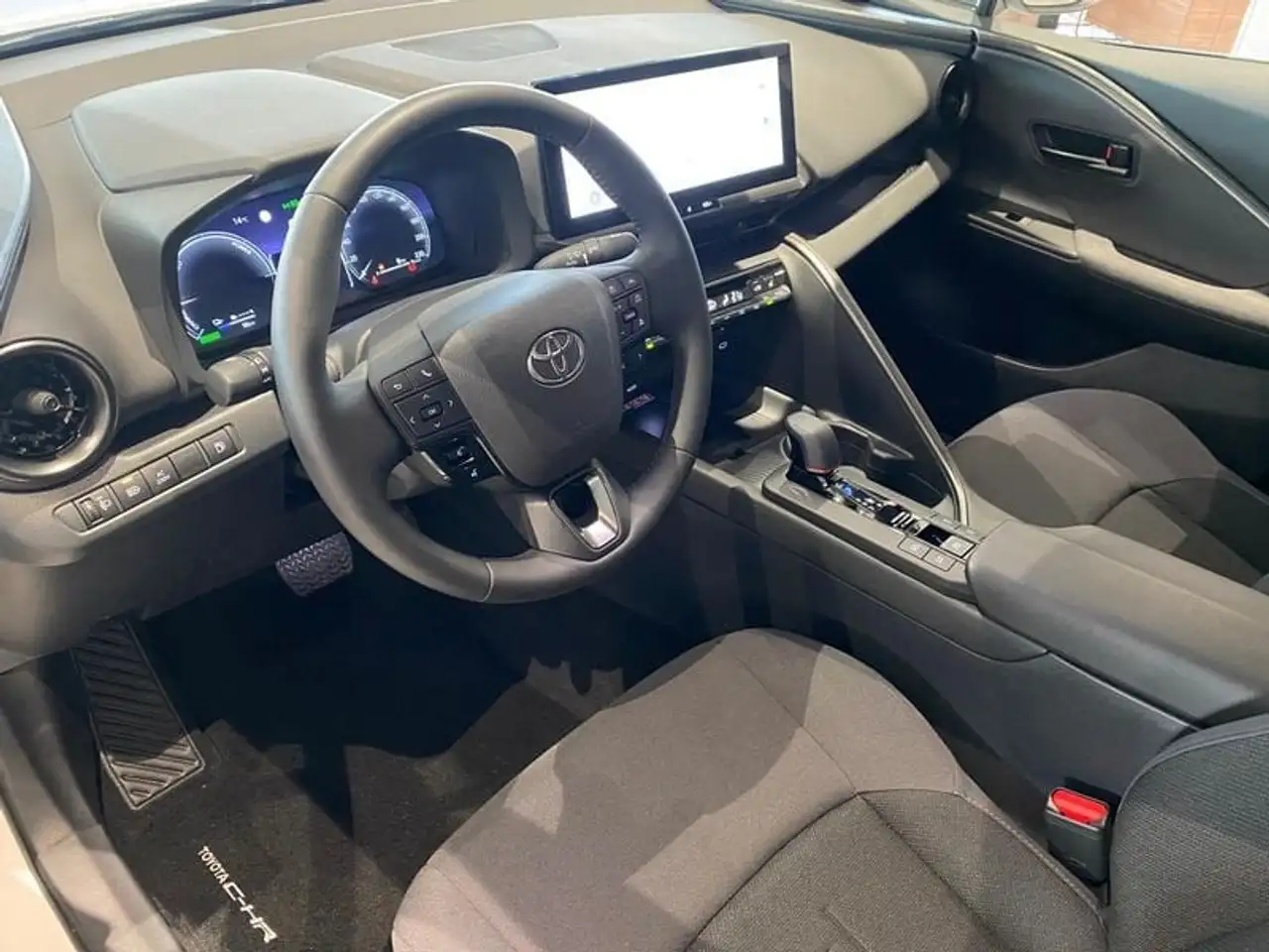 Toyota C-HR PHEV, миниатюра 14