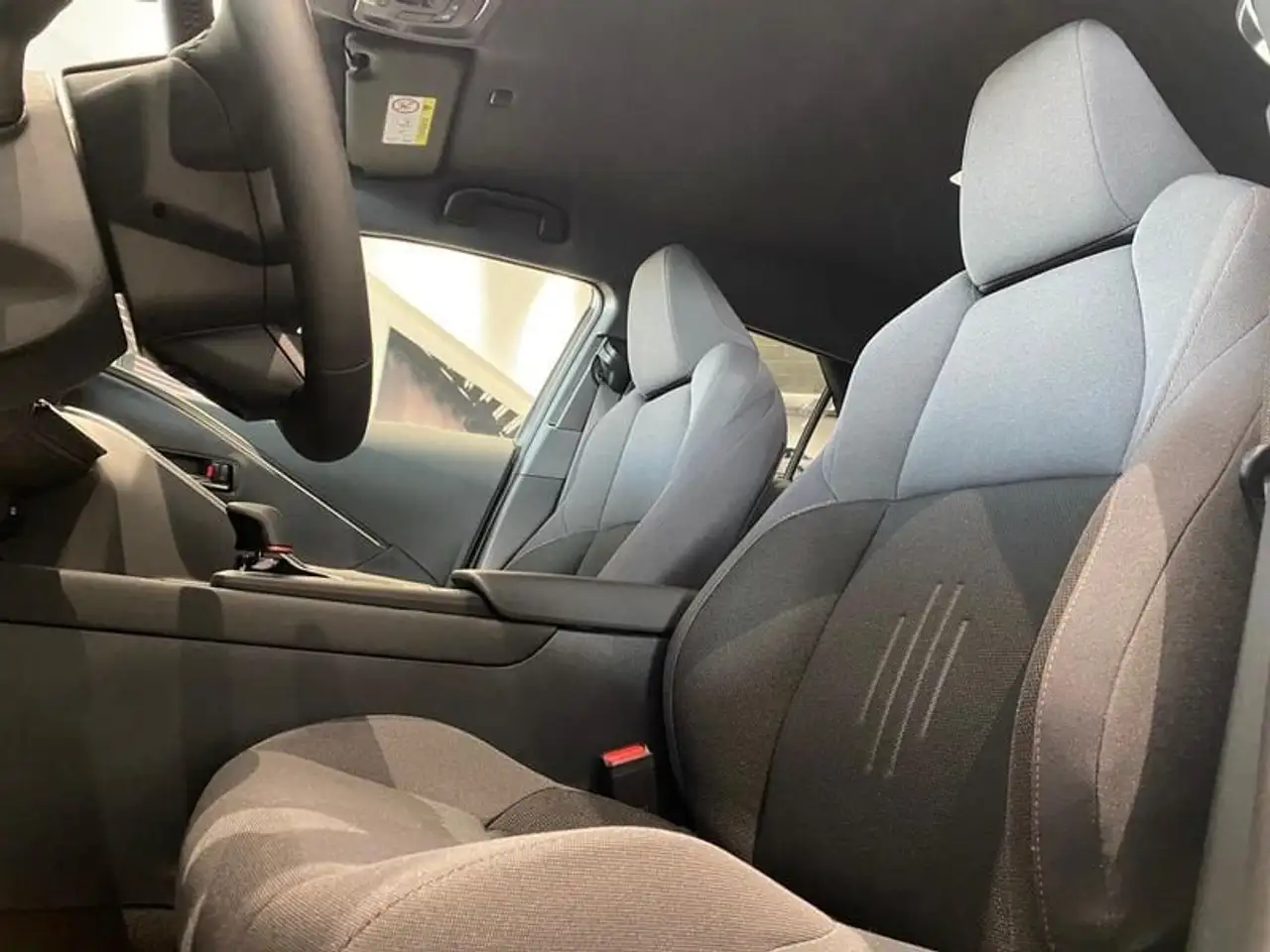 Toyota C-HR PHEV, миниатюра 15