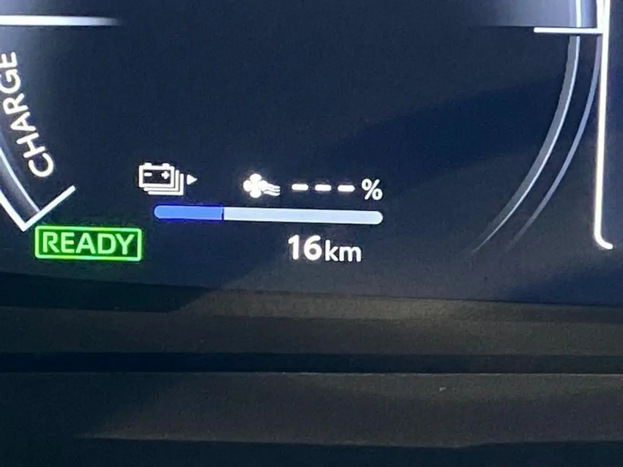 Toyota C-HR PHEV, миниатюра 17