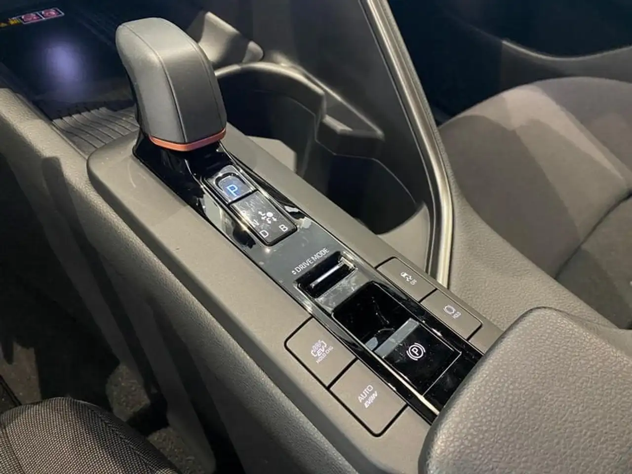 Toyota C-HR PHEV, миниатюра 22
