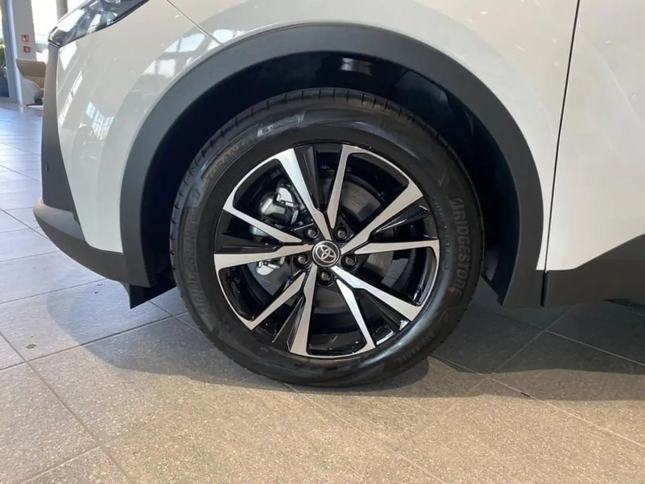 Toyota C-HR PHEV, миниатюра 13