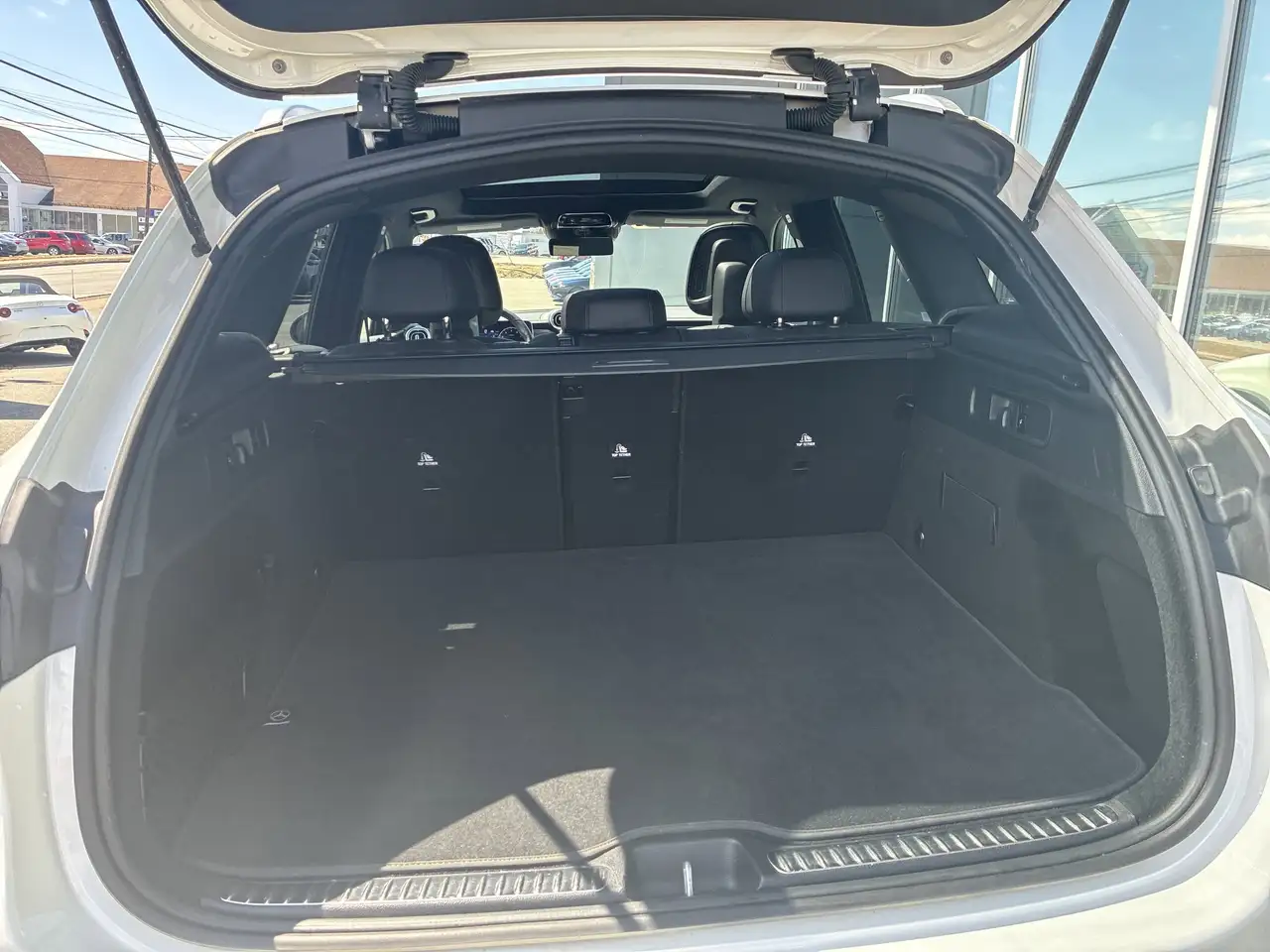 Mercedes-Benz GLC снимка Mercedes-Benz GLC