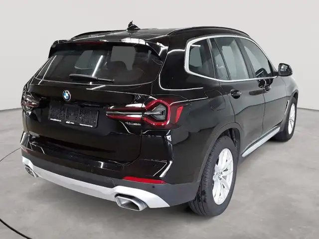 BMW X3 view 4