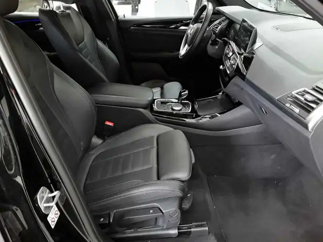 BMW X3 view 8