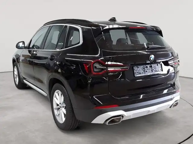 BMW X3 view 5