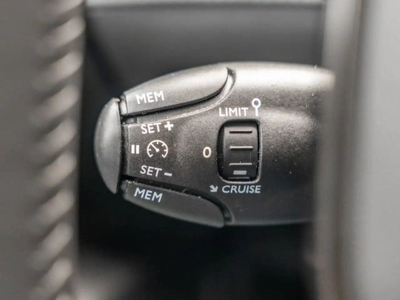 Peugeot 2008 Allure 1.2 PureTech Bluetooth LED Klima 15