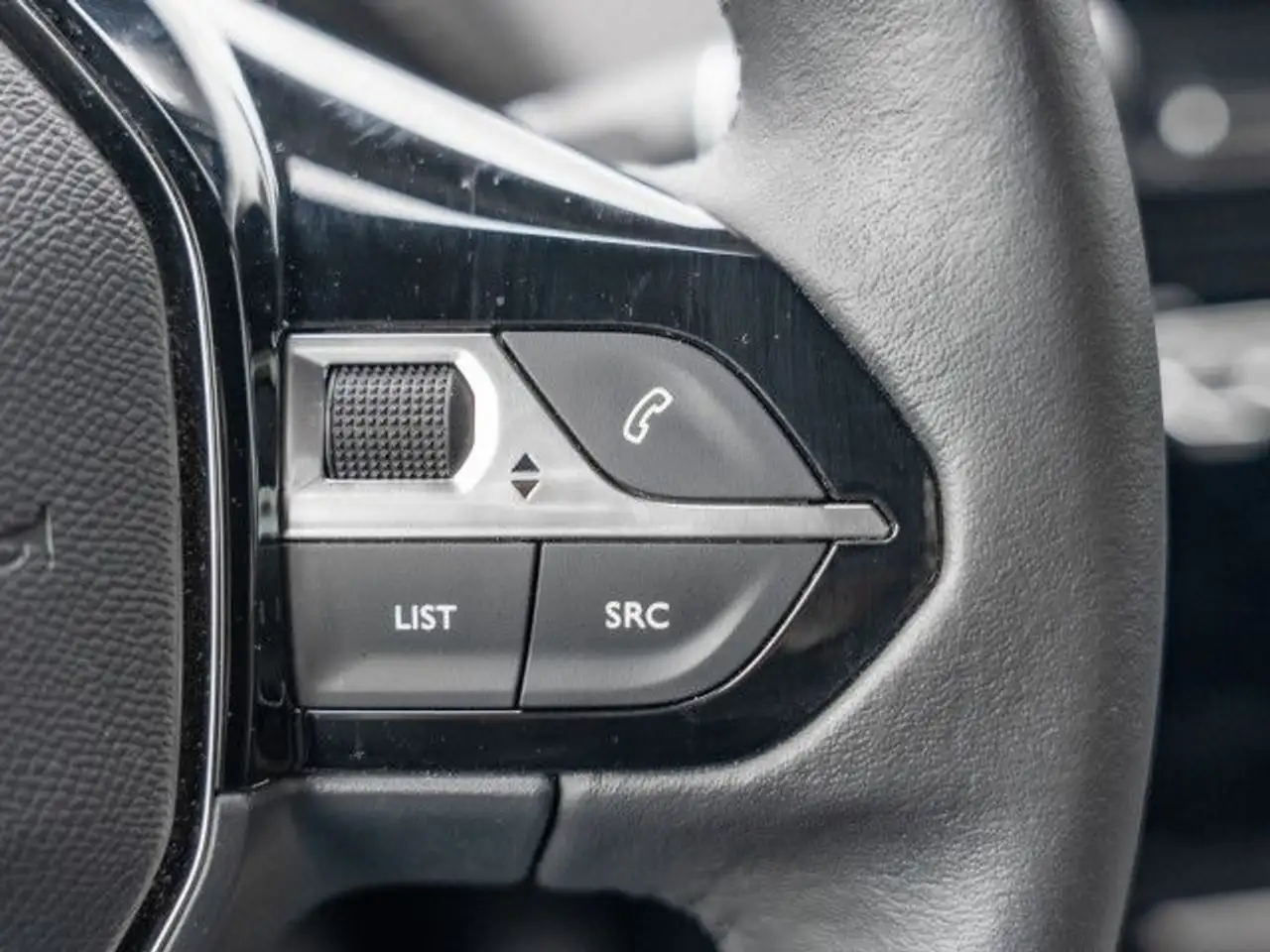 Peugeot 2008 Allure 1.2 PureTech Bluetooth LED Klima 18