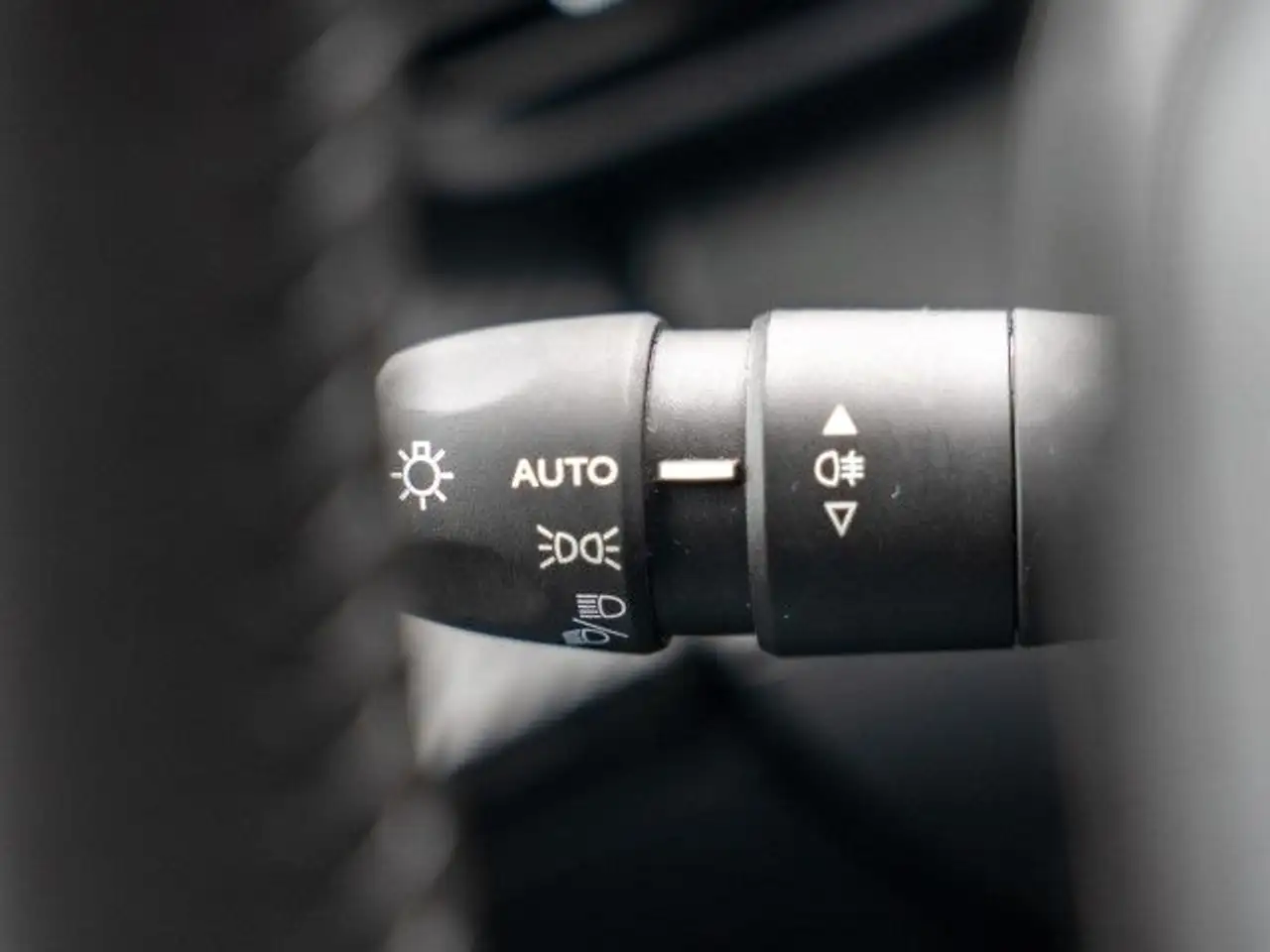 Peugeot 2008 Allure 1.2 PureTech Bluetooth LED Klima 14