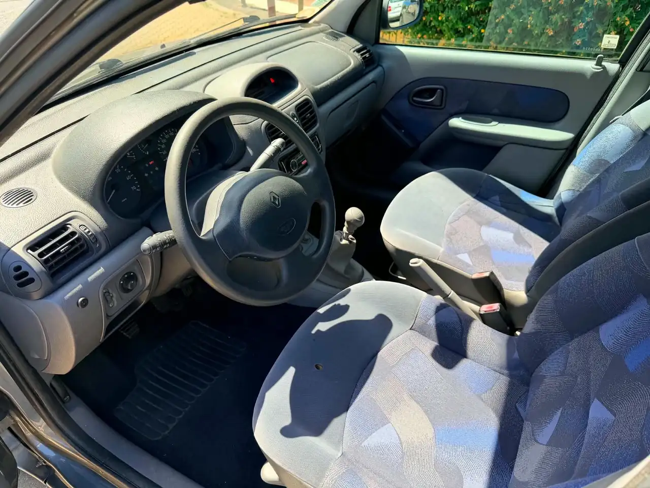 Renault Clio 1.4i RXE, foto 2