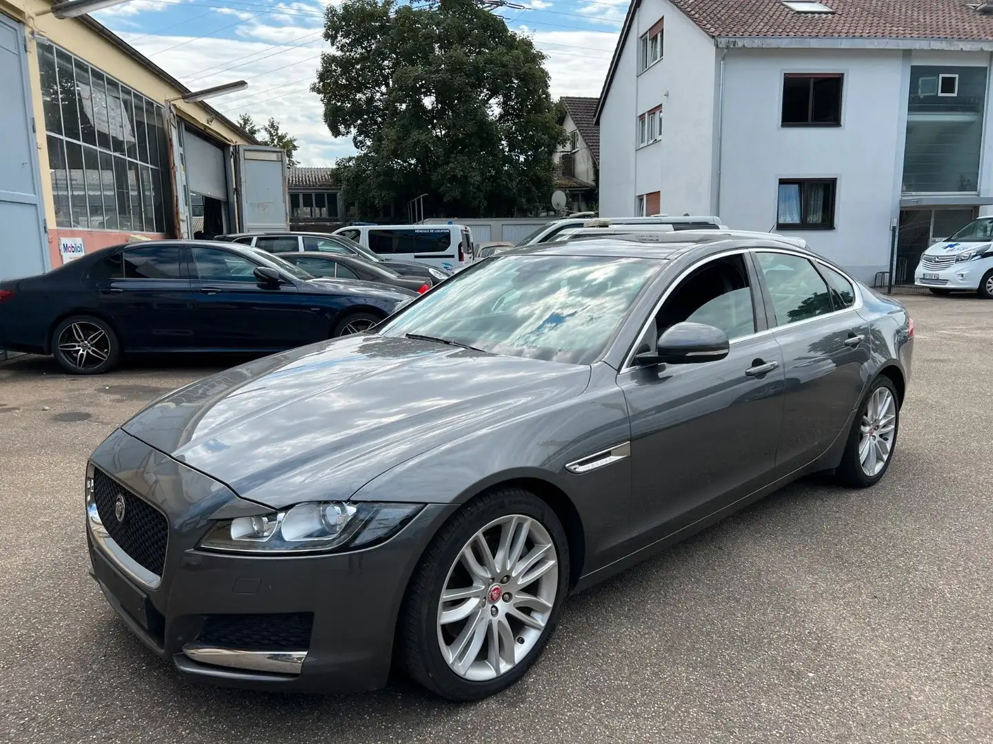 Jaguar XF 30d 300PS *PANO*KAMERA*WIDESCREEN* Grigio - 1