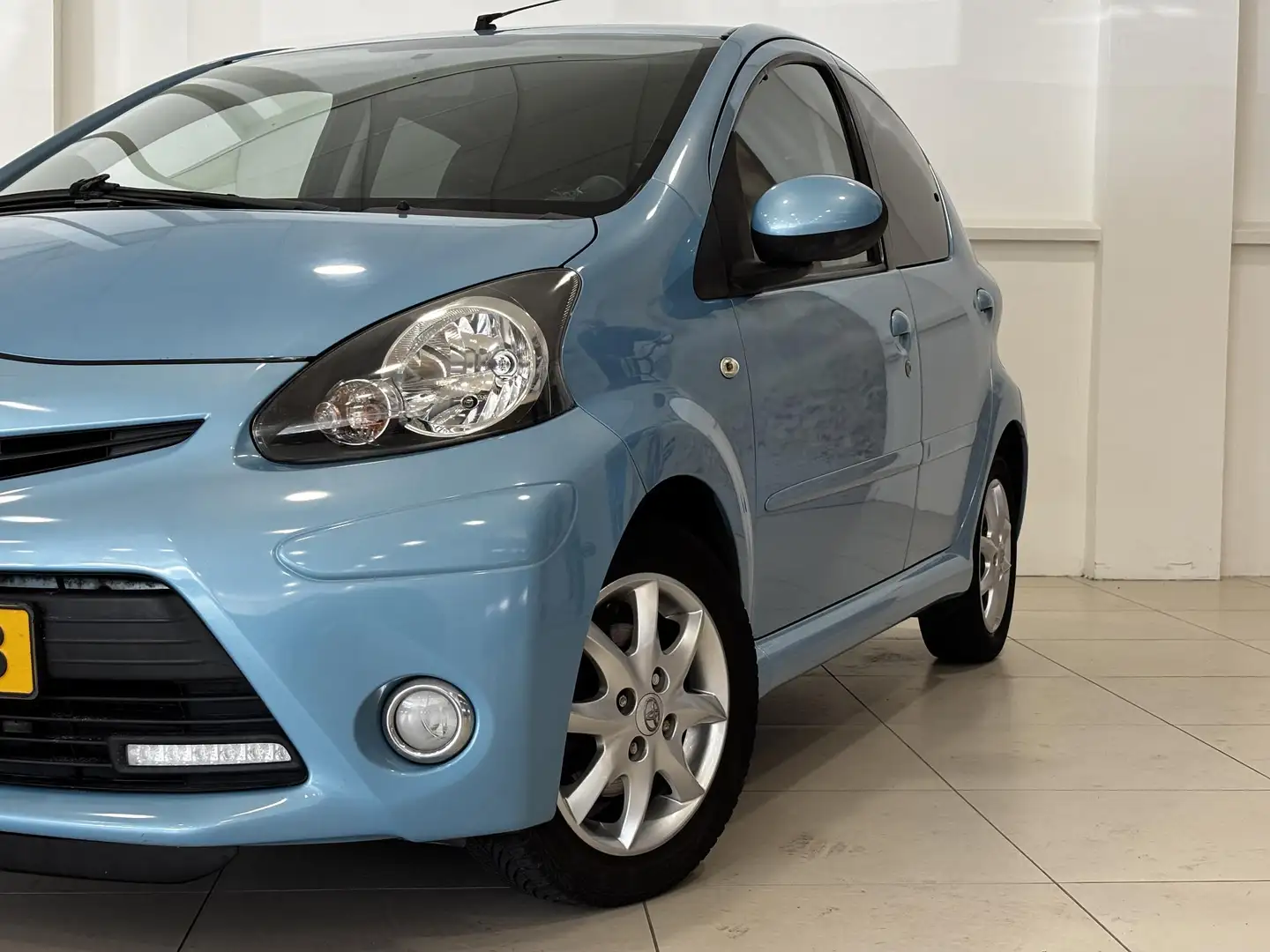 Toyota Aygo 1.0 VVT-i Dynamic Blue | 5 deurs | Airco | Nieuwe Blau - 2
