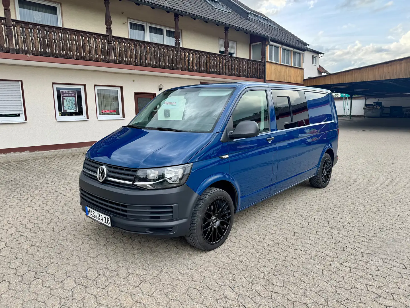 Volkswagen T6 California Selbstausbau vom Transporter mit langen Radstand Blau - 1