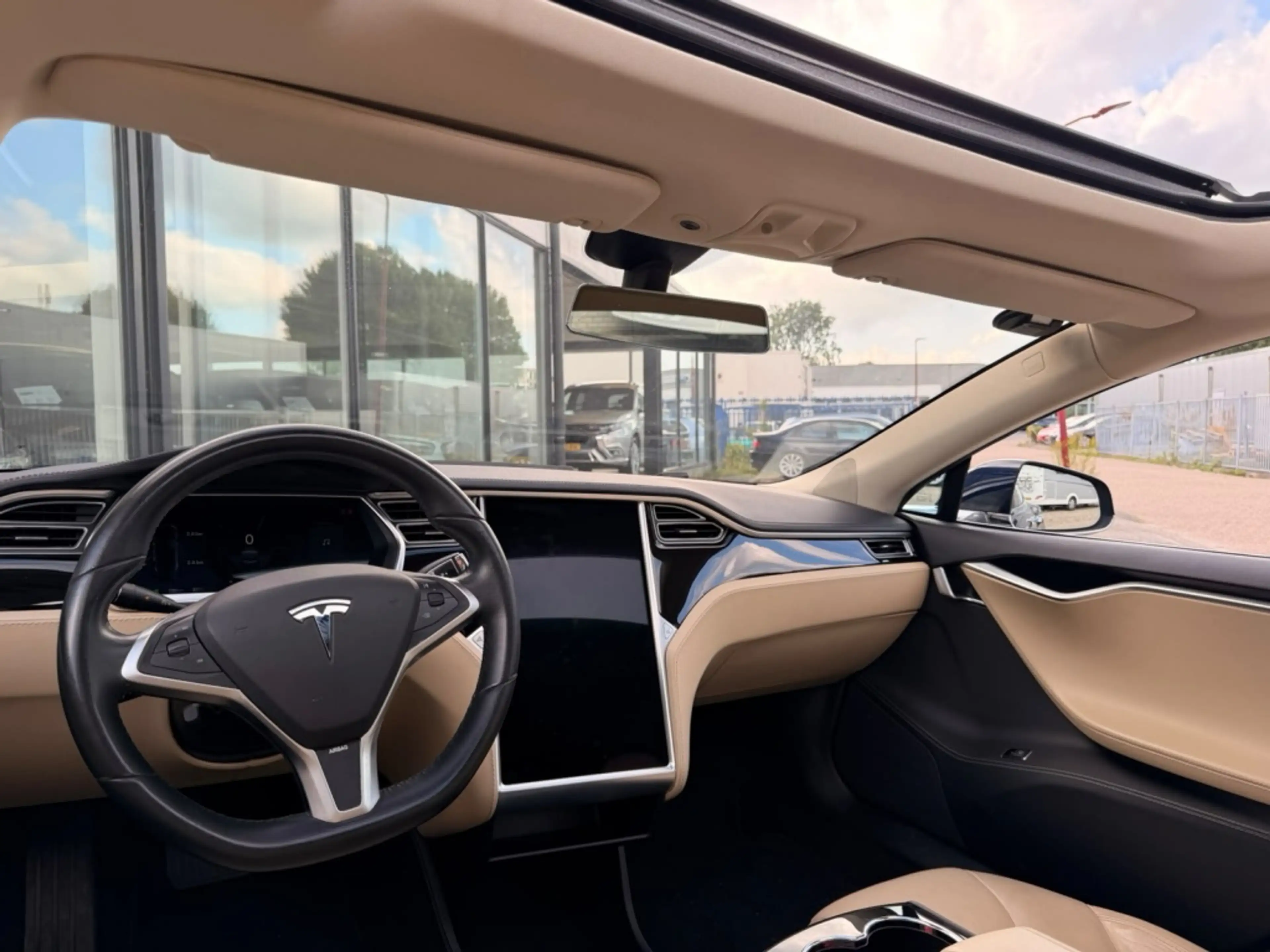 Tesla Model S motors 85 Performance | FREE SUPERCHARGEN | PANODA — photo 19