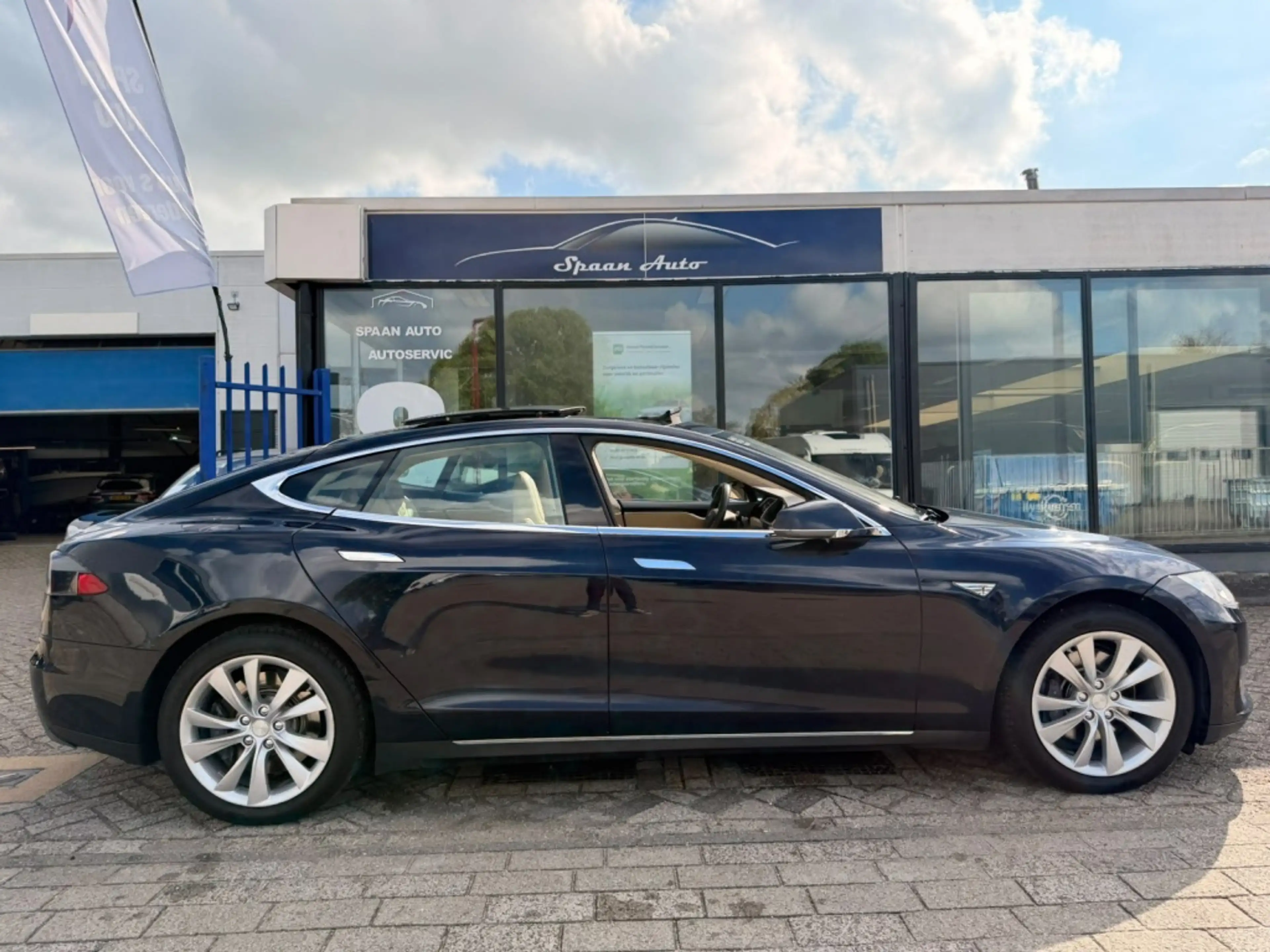 Tesla Model S motors 85 Performance | FREE SUPERCHARGEN | PANODA — photo 11