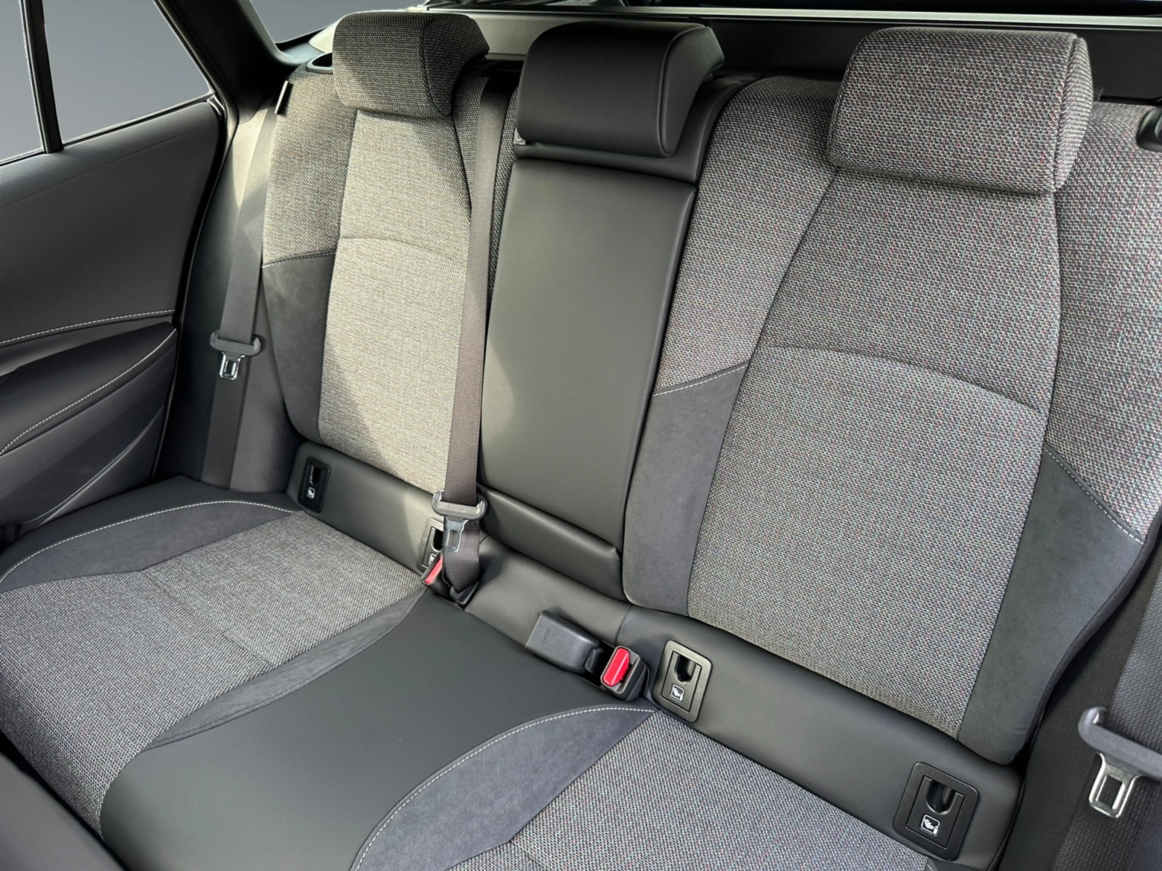 Toyota Corolla 1,8 l Hybrid TS,  Teamplayer — photo 13