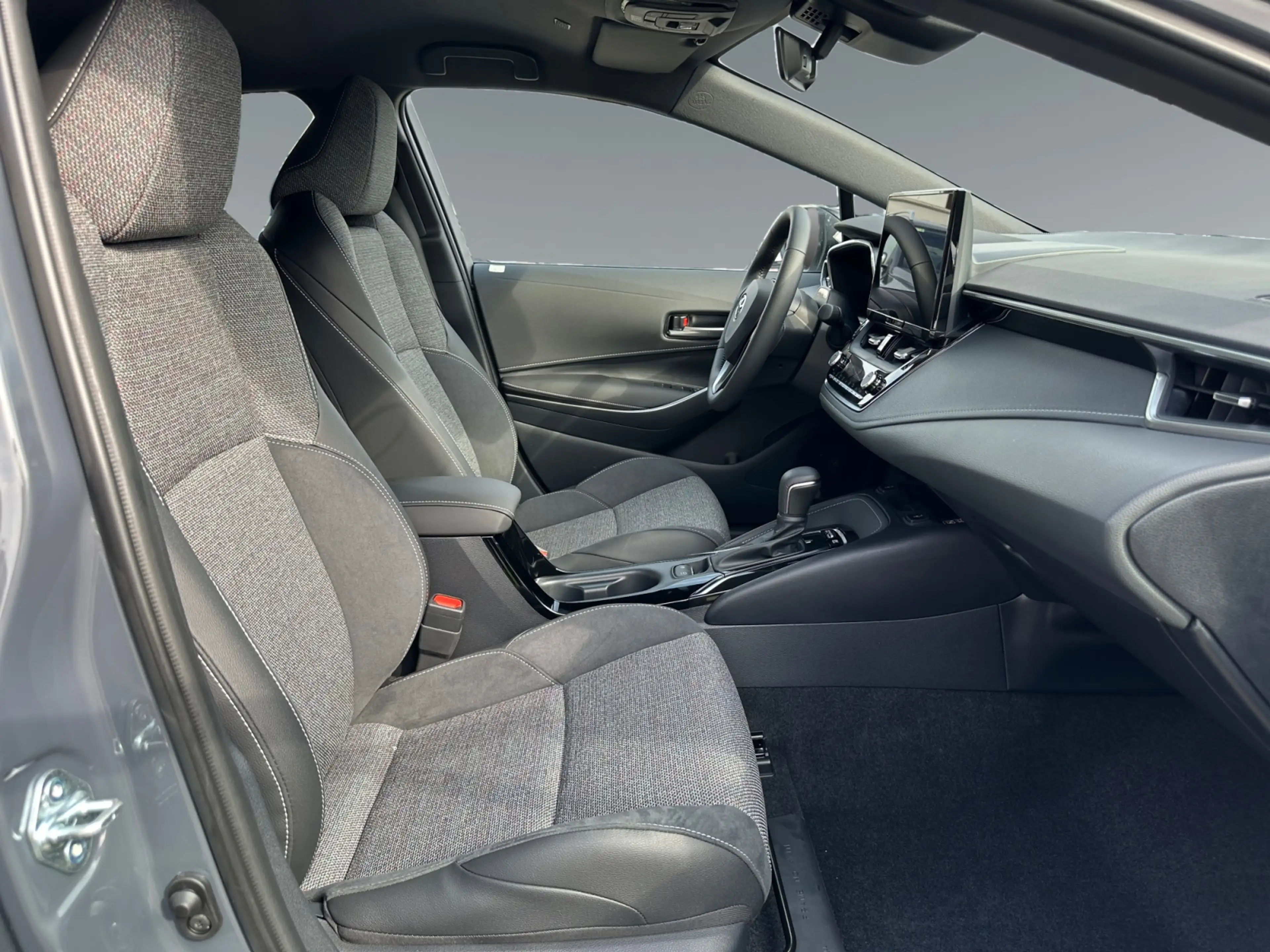 Toyota Corolla 1,8 l Hybrid TS,  Teamplayer — photo 12