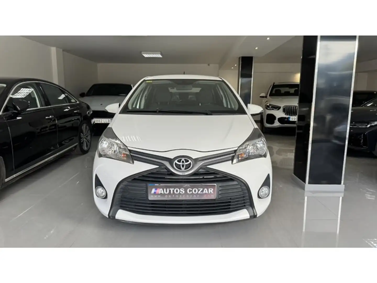 Toyota Yaris 1.0 Live Blanco - 2