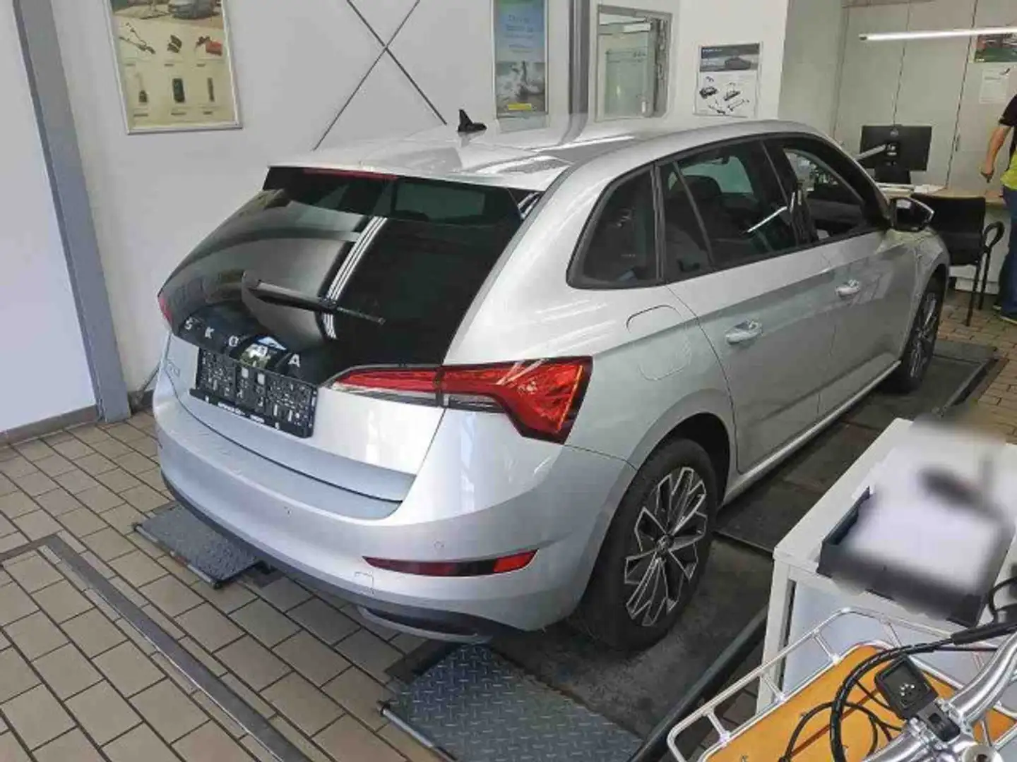 Skoda Scala Tour 1.0 TSI DSG LED Navi RFK ACC SHZ Silber - 2