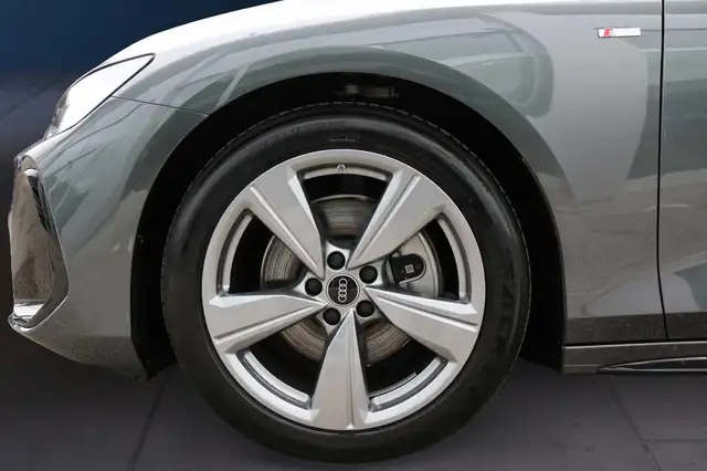 Audi A6 view 8