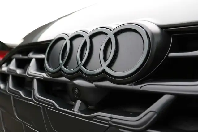 Audi A6 view 14