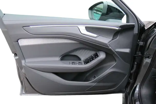 Audi A6 view 12