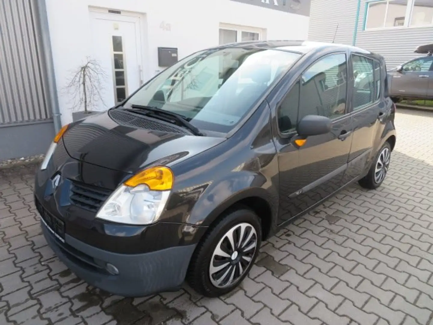 Renault Modus 1.2 16V TÜV bis 06/2025 Чорний - 2