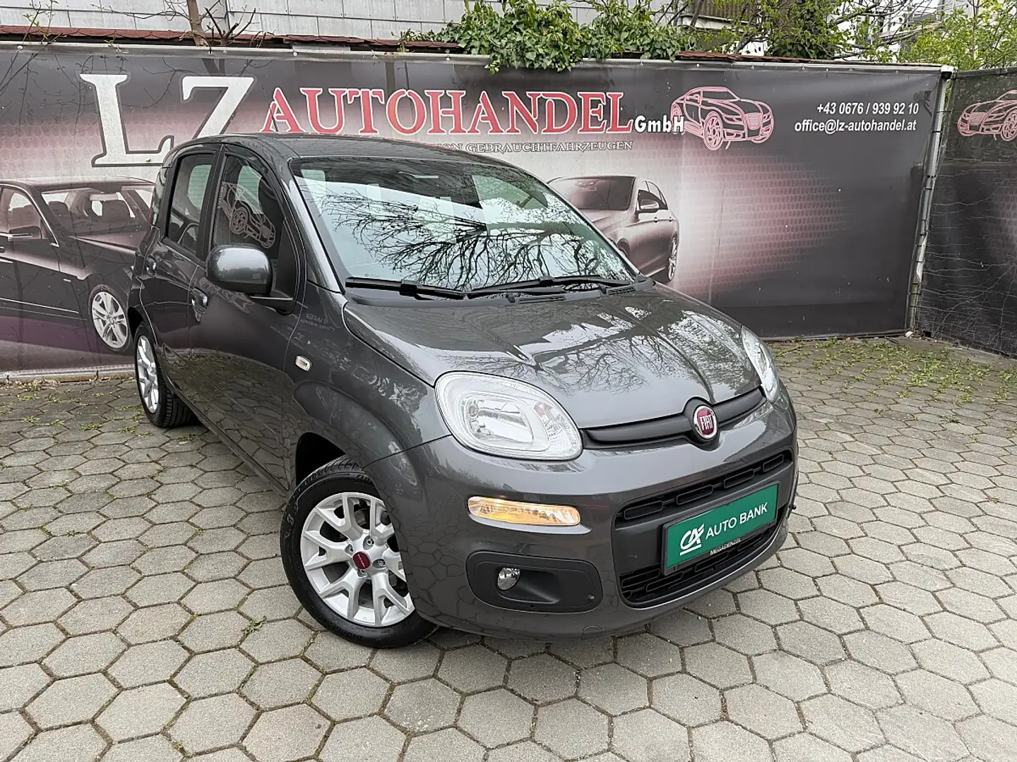 Fiat Panda 1,2 69 Lounge Schwarz - 1