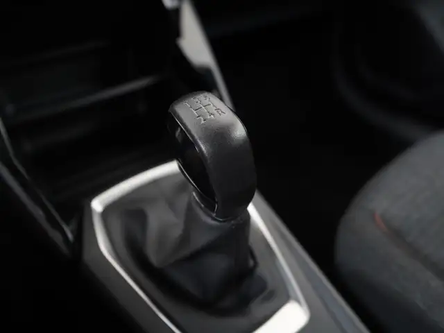 Peugeot 208 view 10