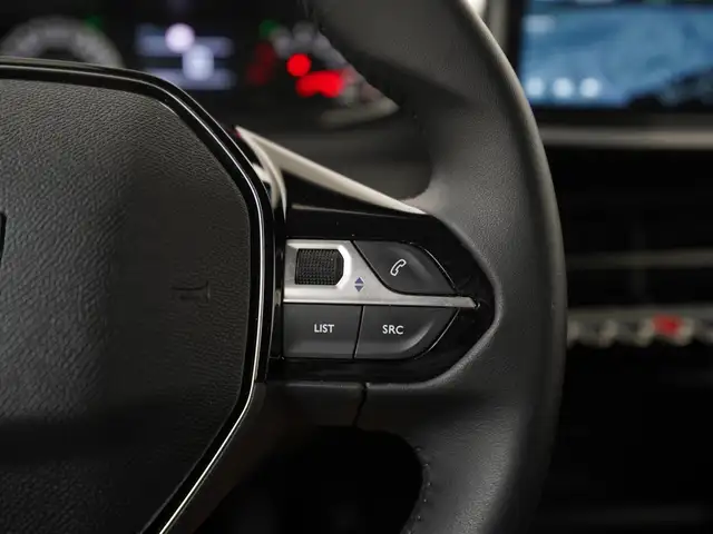 Peugeot 208 view 9