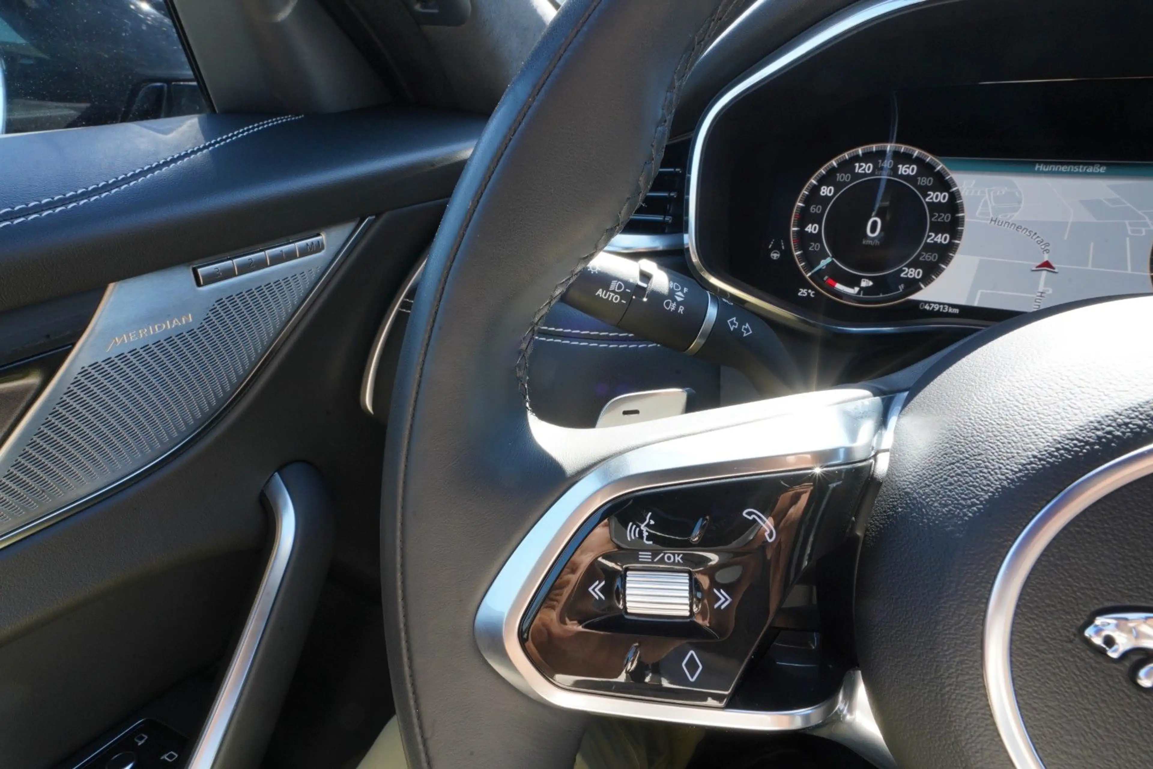 Jaguar F-Pace F-PACE R-Dynamic HSE AWD*1.Hand*Pano*Kamera*STHZ — photo 11