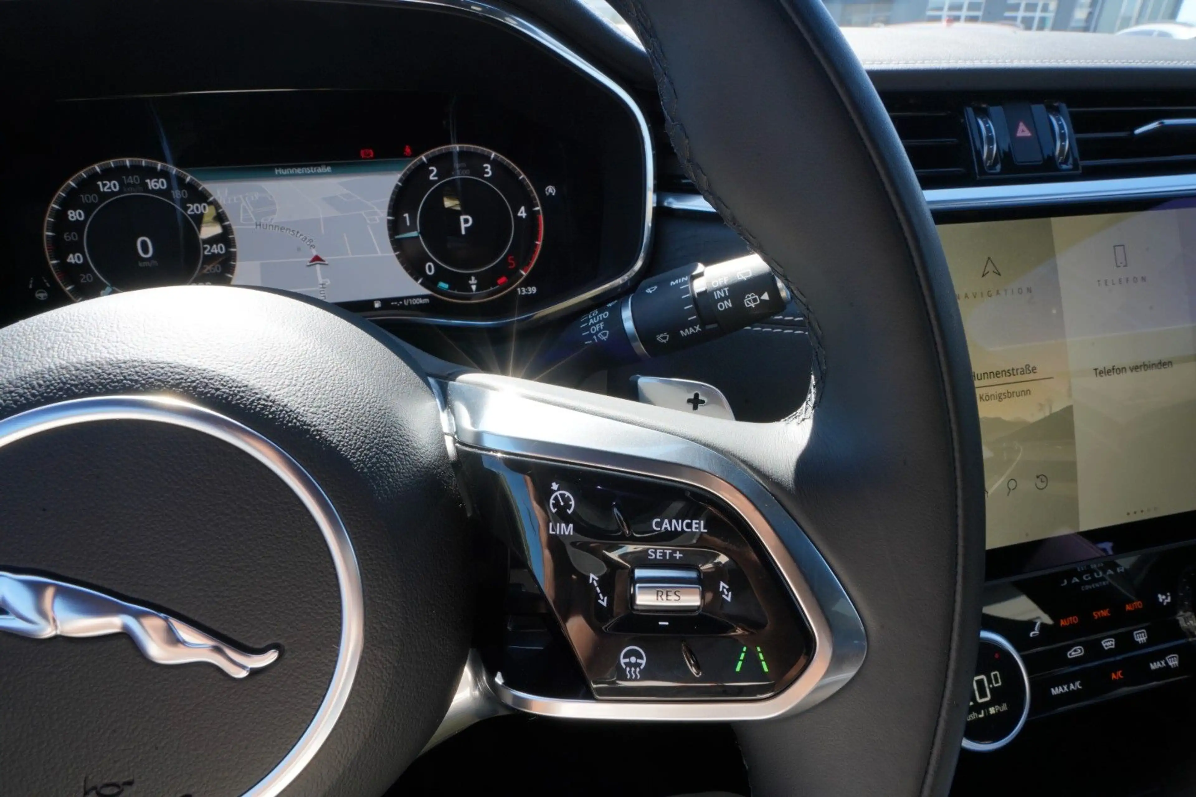 Jaguar F-Pace F-PACE R-Dynamic HSE AWD*1.Hand*Pano*Kamera*STHZ — photo 12